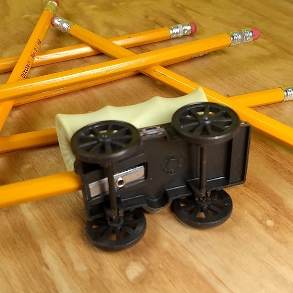 Collectable Metal Die Cast Covered Wagon sharpener - Picture 6 of 11